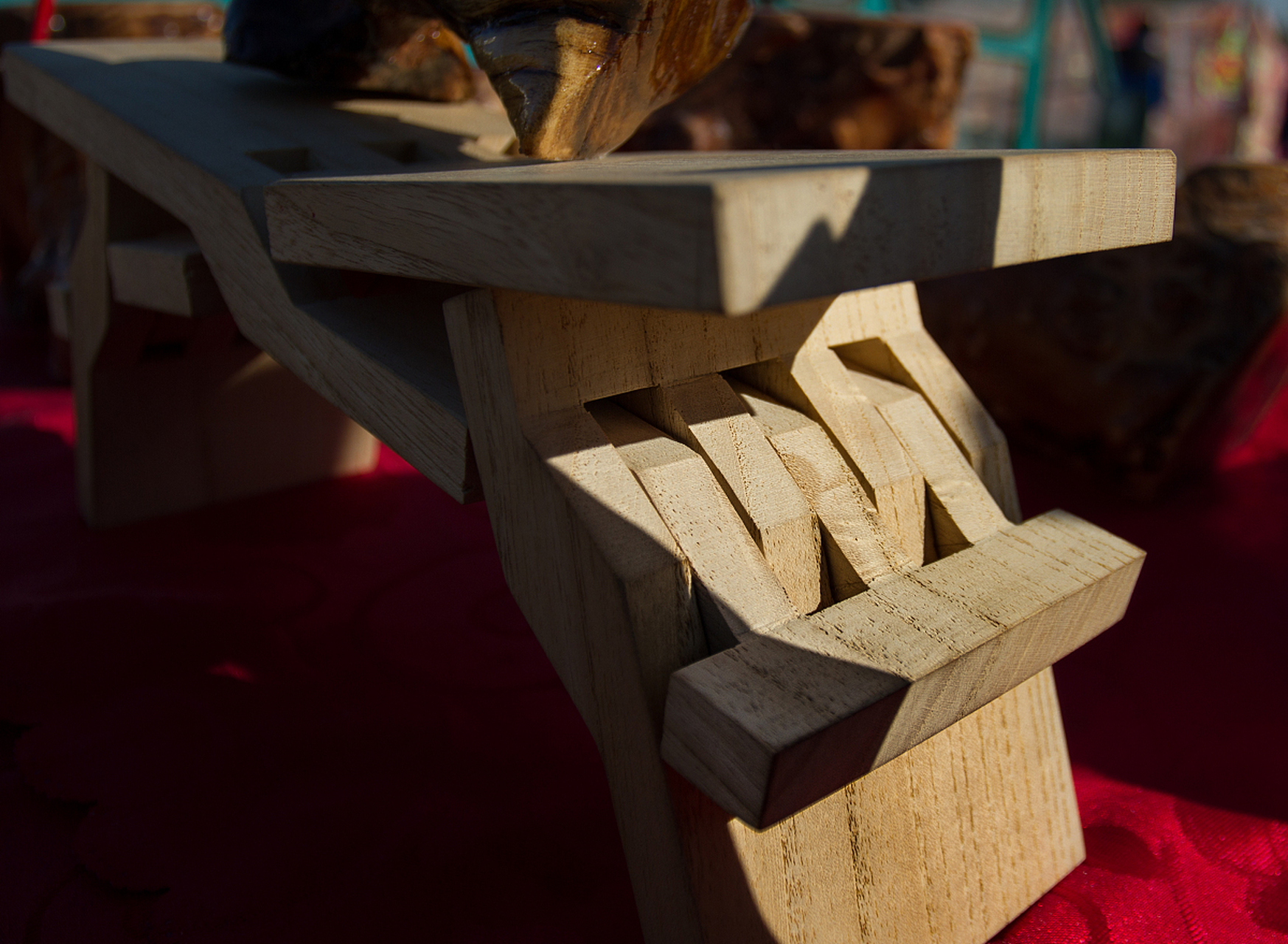 榫卯,是中国传统木结构建筑和家具的主要连接方式,它以其独特的力学美