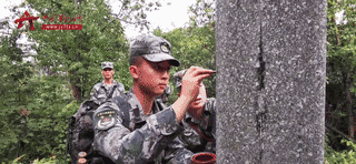 车陷悬崖,毒蛇挡道!这条巡逻路隔着屏幕看都腿软