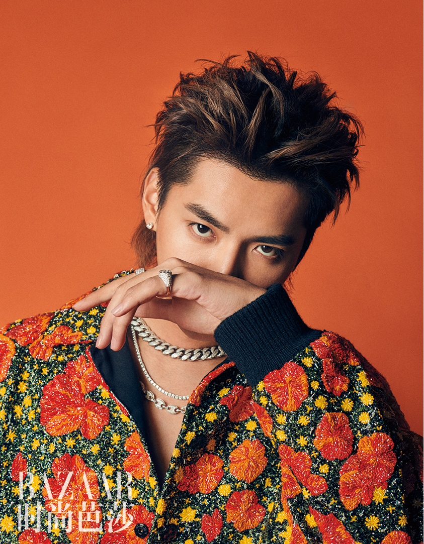 继收获国内十大刊满贯 吴亦凡登时尚芭莎日本版开季刊封面