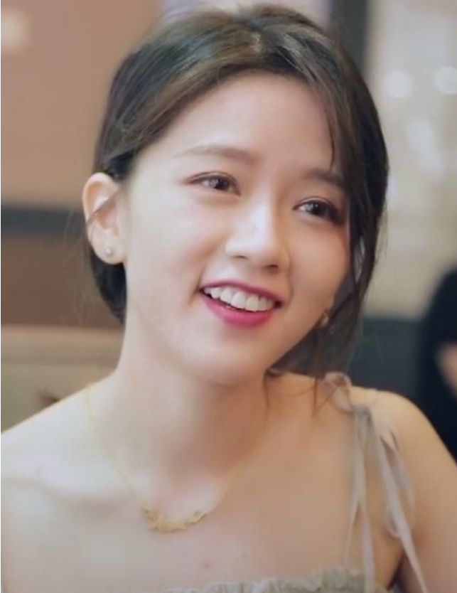 抖音现"最美"厨娘,笑容甜似蜜,网友:小猪佩奇,我配你!