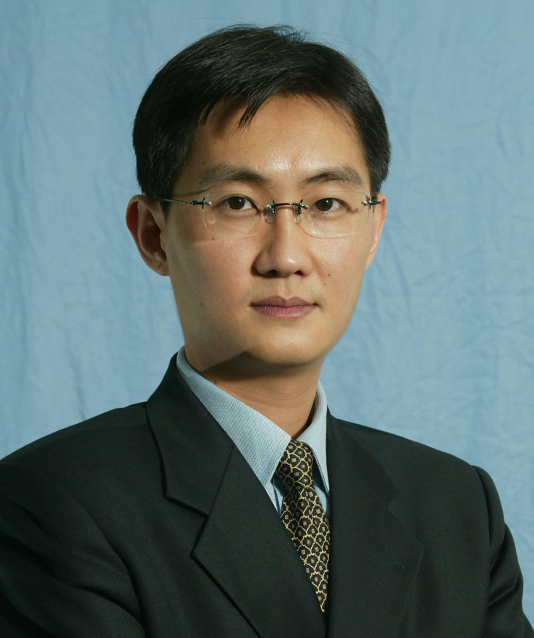 在职场中,有的人能够很快升职成为领导,这和个人的