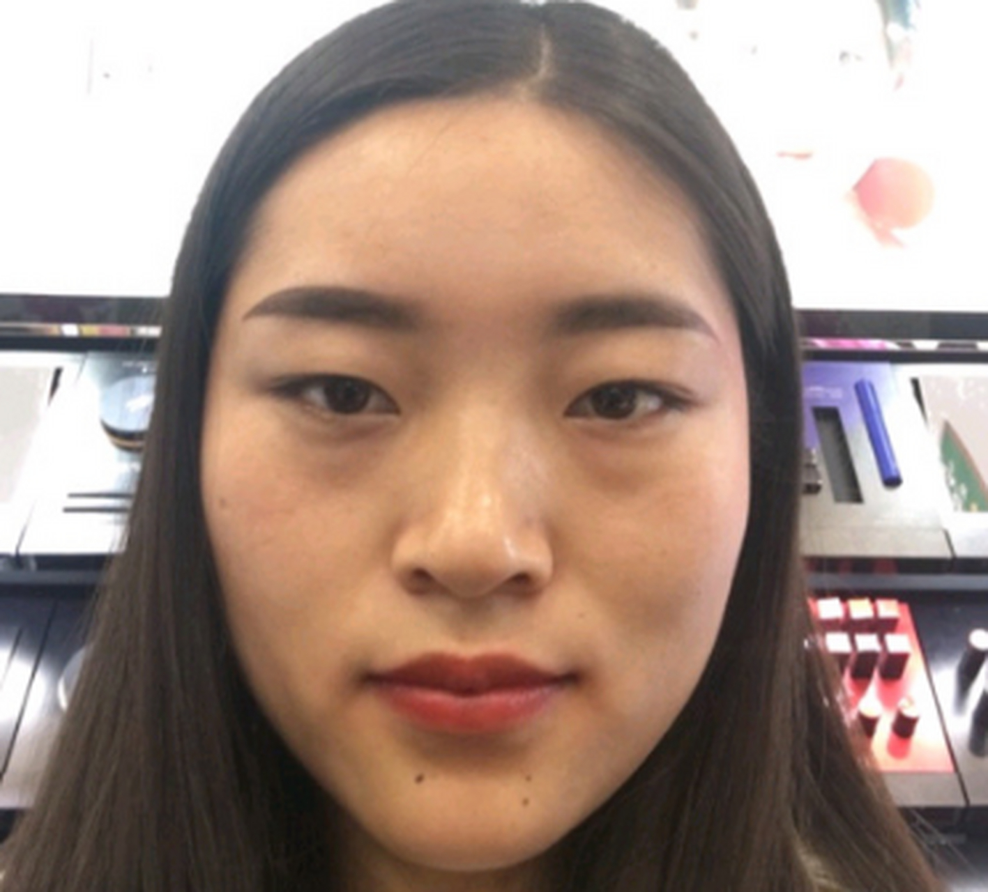 面相马脸面 精明眼,喜算计,鼻梁又走细露骨,说明为人亦自私自利,为了
