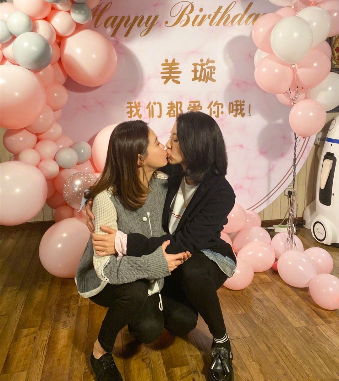 从同住一张床的同学,到相伴19年的闺蜜,董璇关悦才是真姐妹