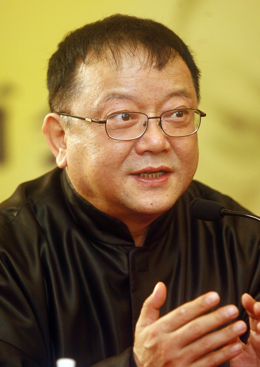 2005年,57岁的王刚刚学会上网,就在网络上认识了一位叫"天籁之音"的女