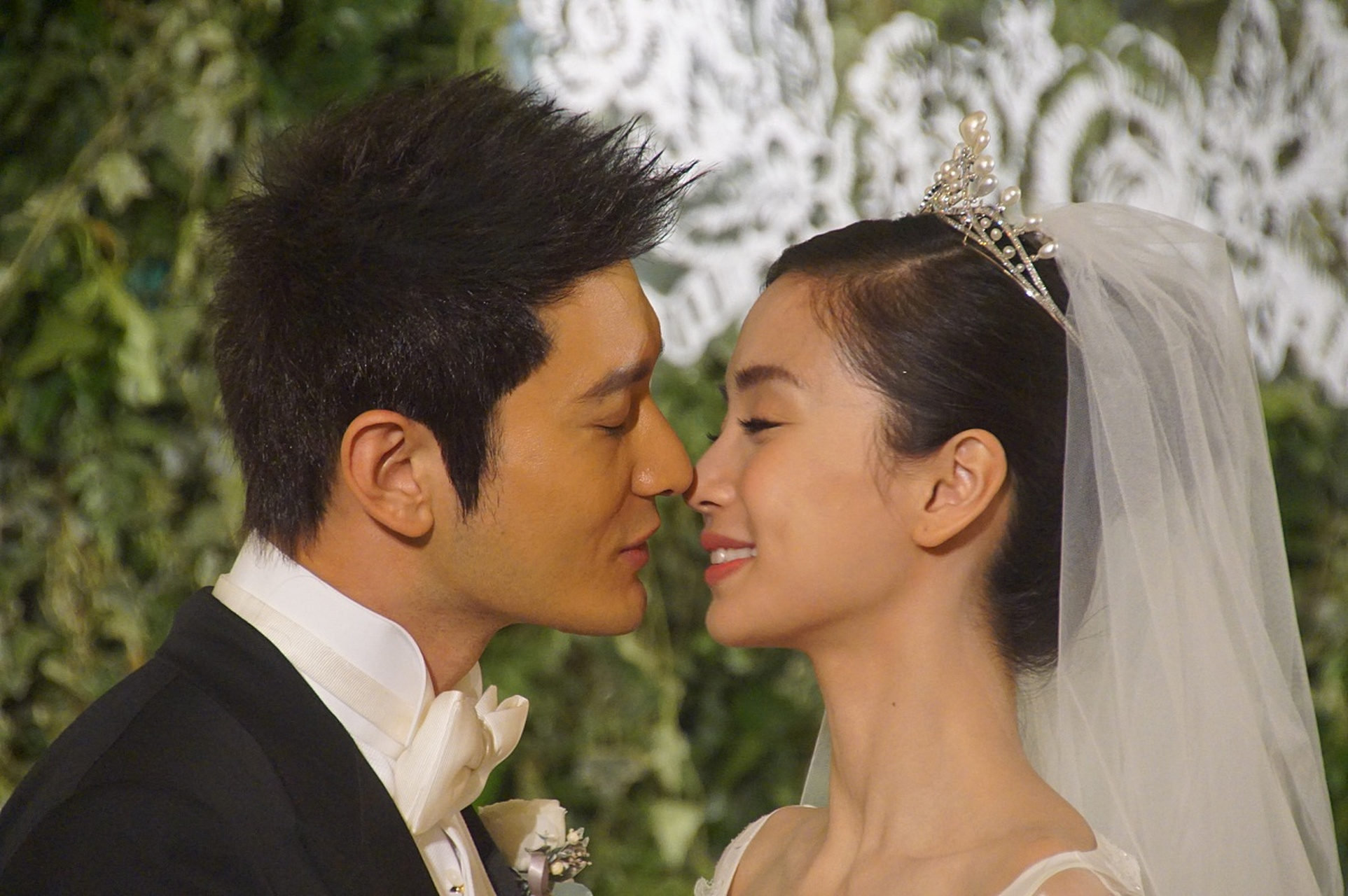 眼看着昔日的妻子杨颖遭殃,为什么黄晓明就是不帮一把