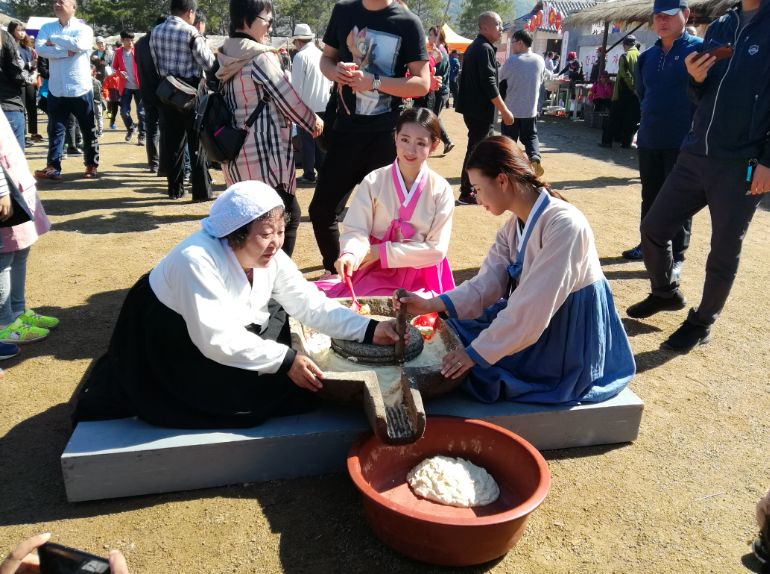 十一黄金周延边民俗游受热捧 龙井辣白菜节三天迎客12万人