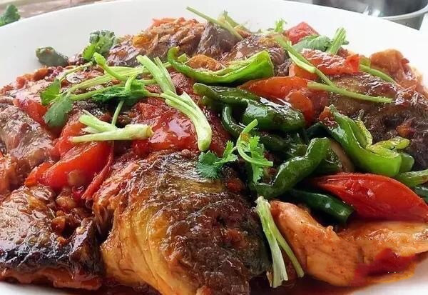 教大家一道啤酒鱼,步骤简单,鲜嫩浓汁跟米饭绝配