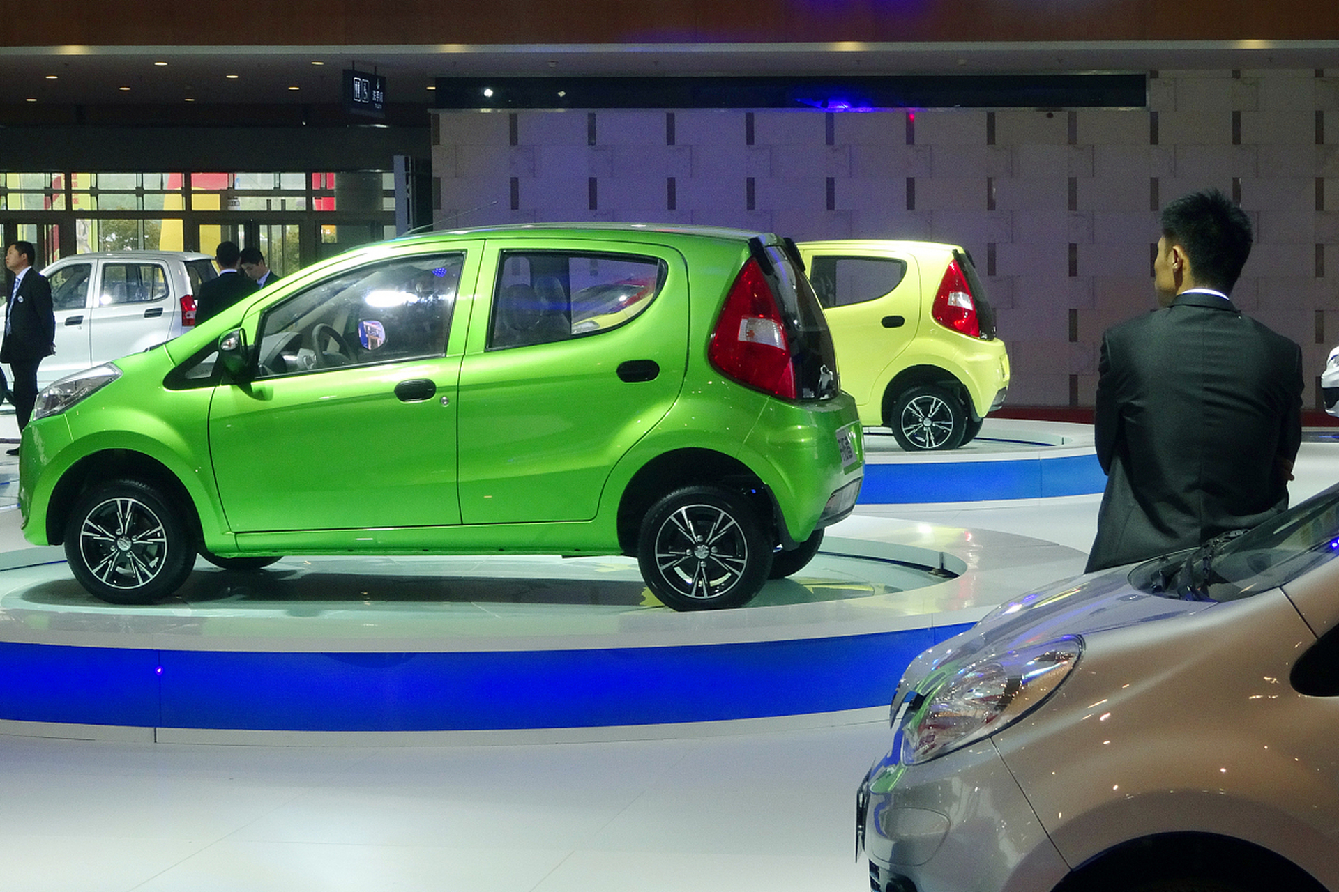 长安奔奔e-star,2021款国民版,多彩款磷酸铁锂,鲁素远近光灯,车身长度