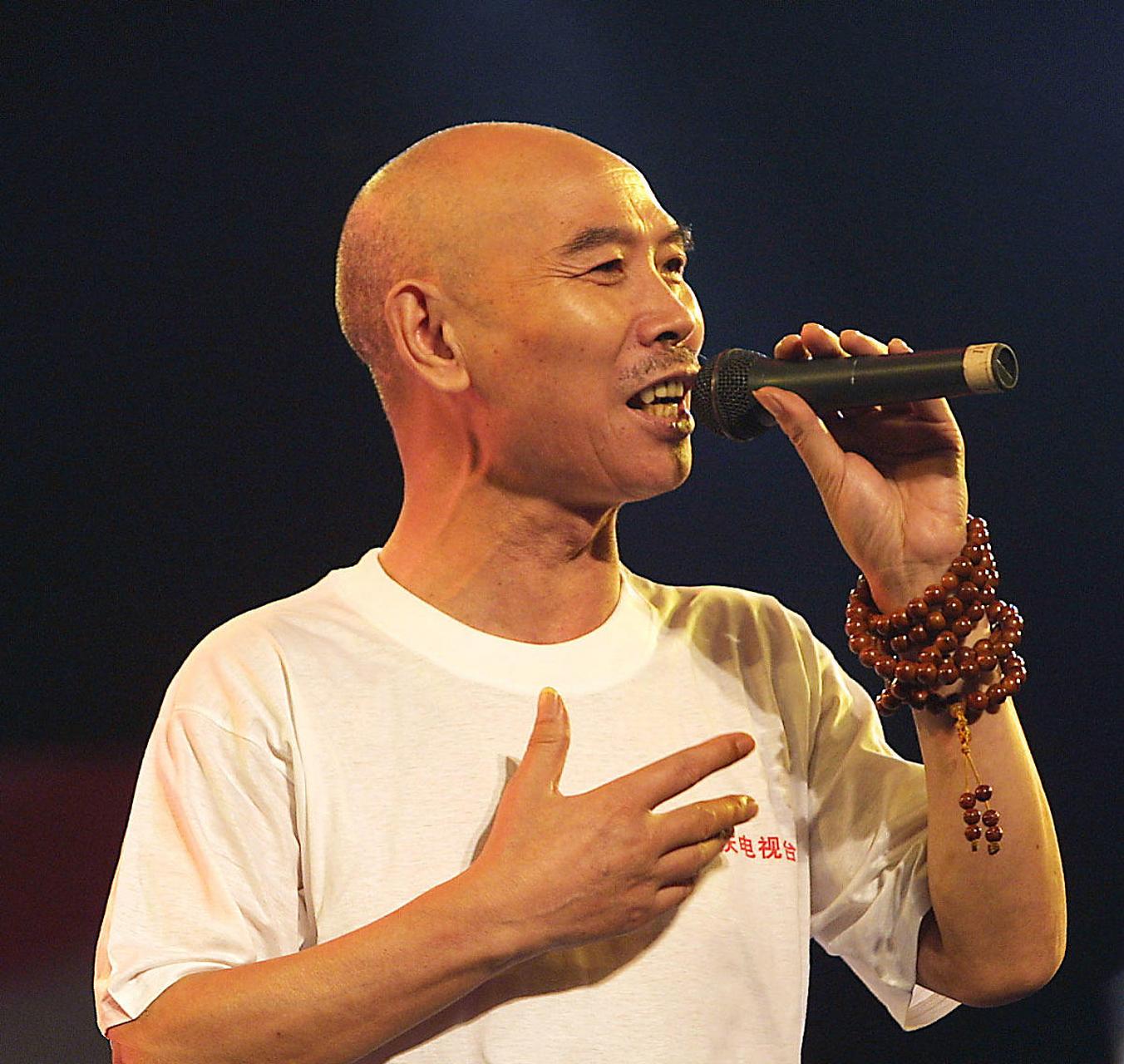 李伯清的第一次婚姻始于1976年,当时他与同为演员的陈英结婚