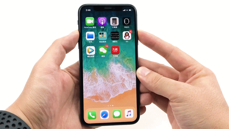 设置-显示与亮度-抬起唤醒 选择打开或关闭(仅iphone 6s以上机型支持