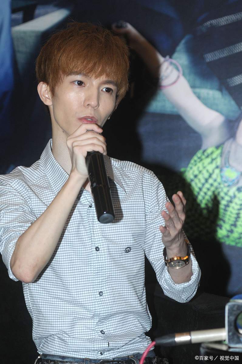 郭敬明开新店人均消费1500元  郭敬明跨界变身妆造店老板,其位于上海