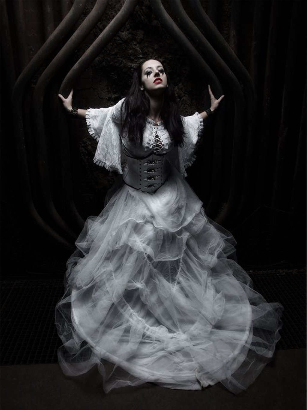 四本恐怖小说:迫于生计,男主进入火葬场吹尸体,吹了一具美人尸