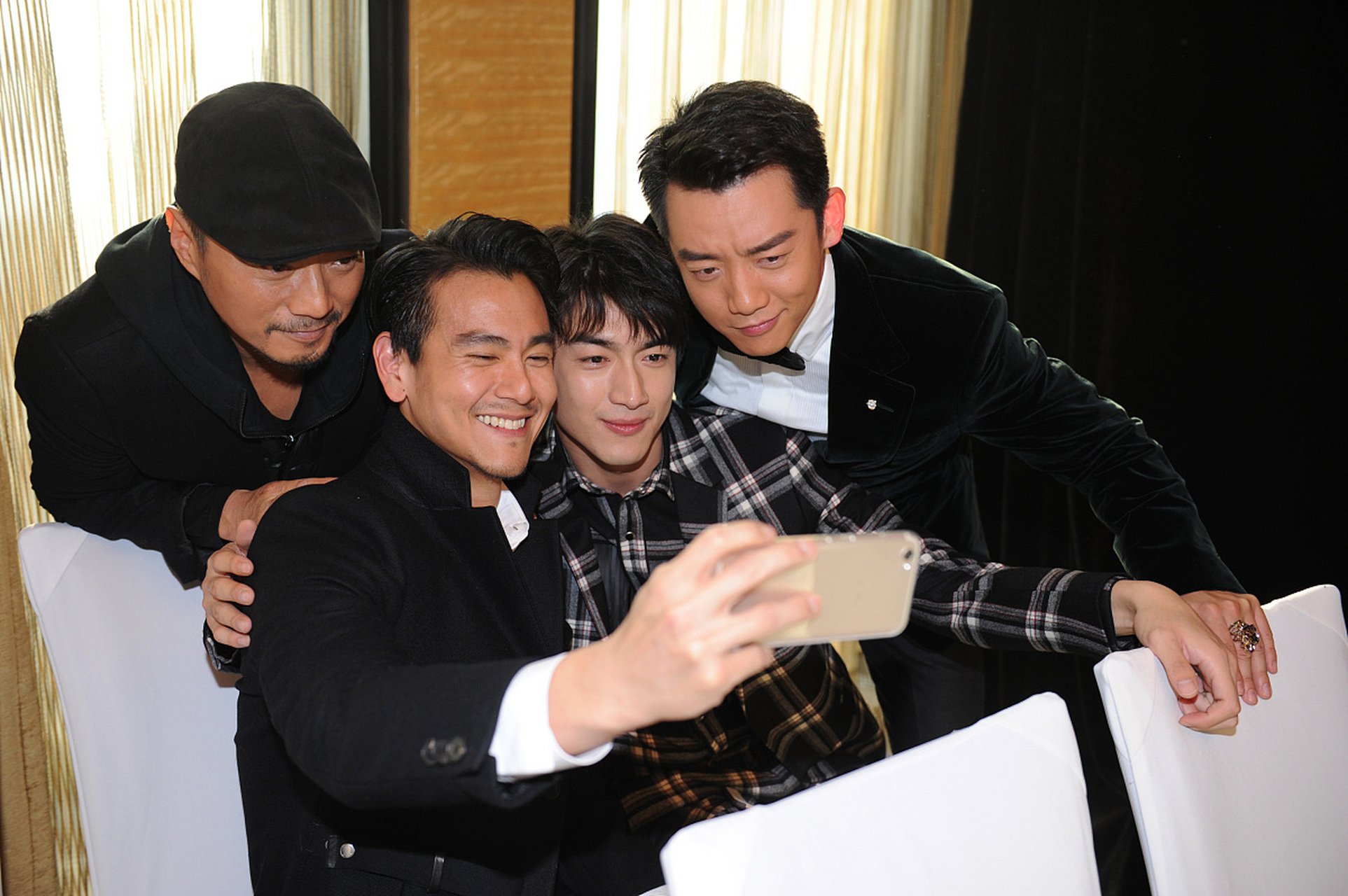 不比不知道,原来林更新,竟然还是肤白貌美型的啊!#彭于晏# #郑恺