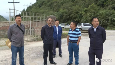 贵定县委书记莫春开走访调研项目建设情况