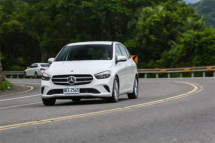 新一代梅赛德斯奔驰b200深度试驾报告了解一下