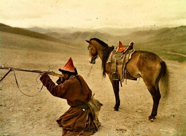 这一张照片是1913年在库伦的两个哥萨克兵,是一支小分队的代表,象征俄