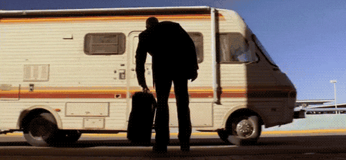 (自行式房车),caravan(拖挂式房车)等;而在美国多称为rv(recreation