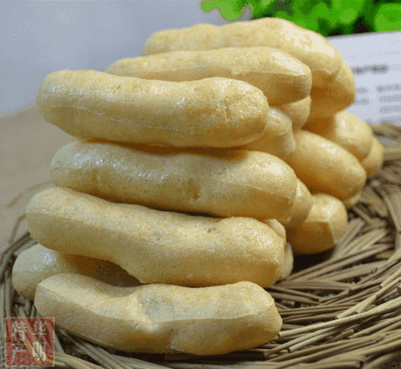 南峰豆参,是九江都昌县的传统名产,它用大豆制成,长约三寸,色泽金黄