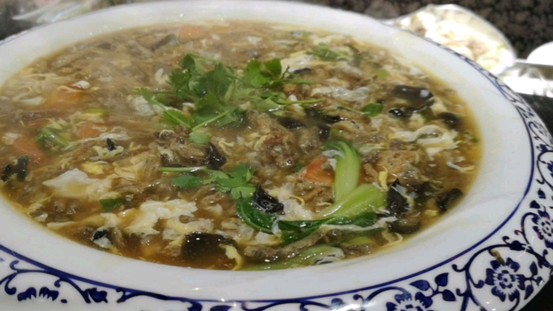 大厨教你做当地比较畅销的“湖鱼汤”