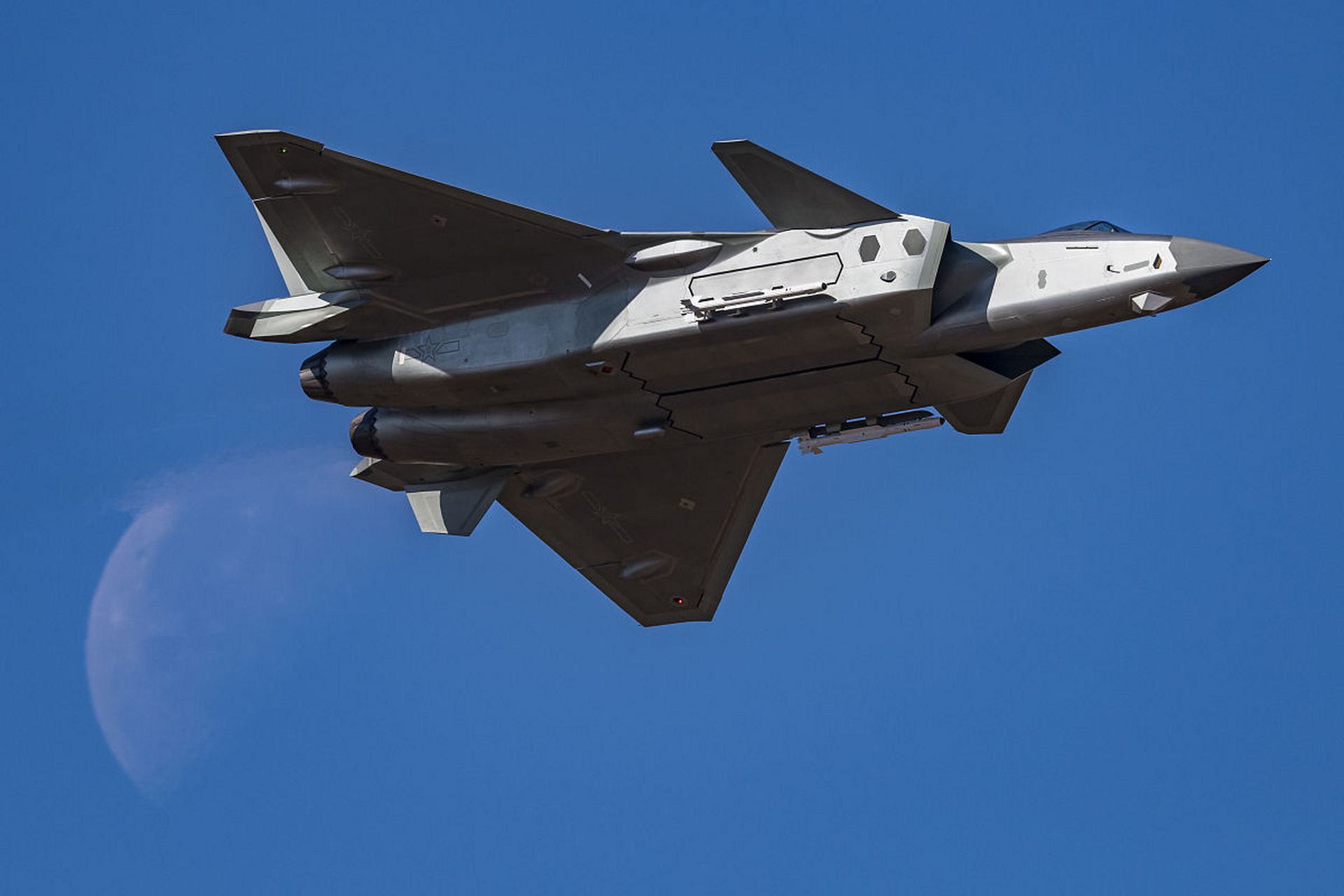 歼20的定位是截击机吗?