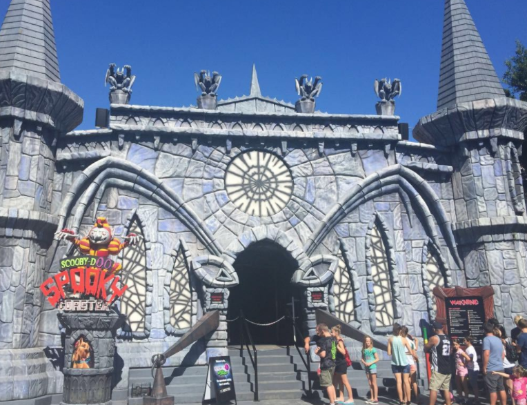 华纳电影世界以其独特的设计风格,娱乐项目和表演节目闻名于世!