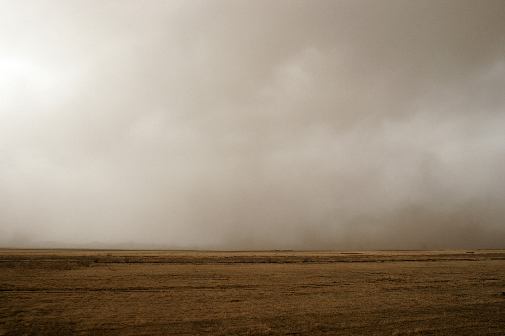 网传:内蒙古超强沙尘暴  沙墙遮天蔽日  听说:  在5月18日至20日期间