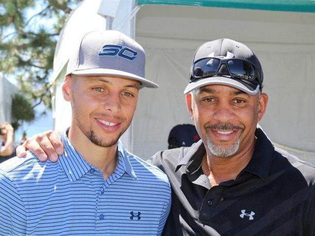 手足相残!左拥右抱!这才是库里真面目