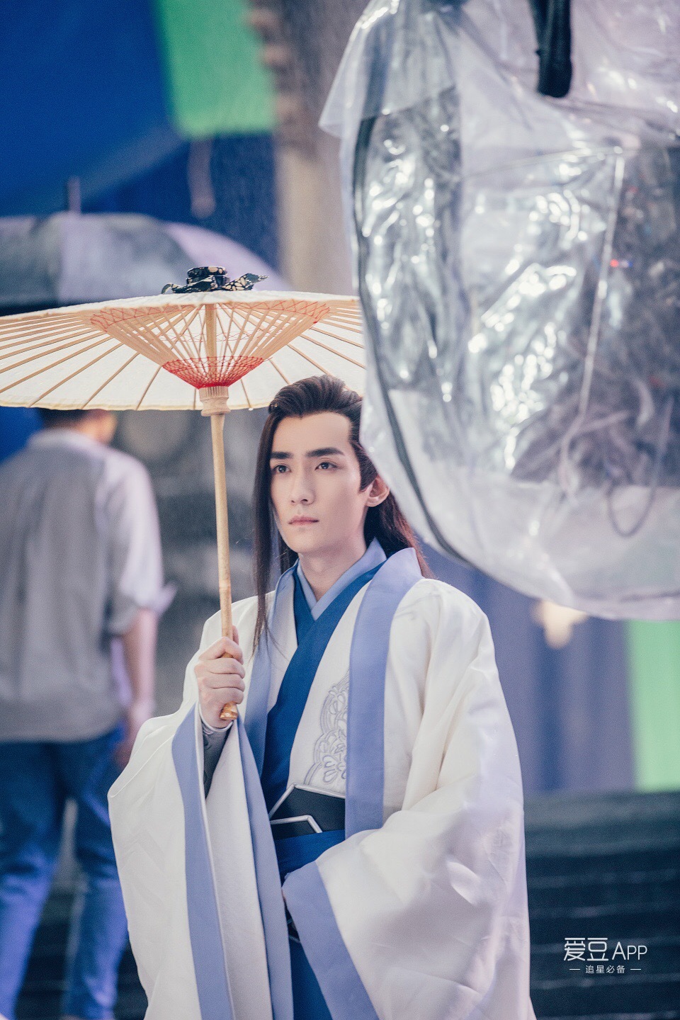 油纸伞下的公子景 未来可期