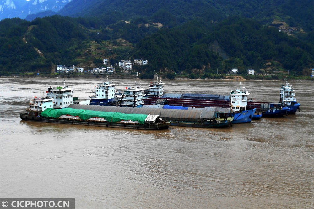 长江干线年货物通过量达26.9亿吨 居世界内河首位