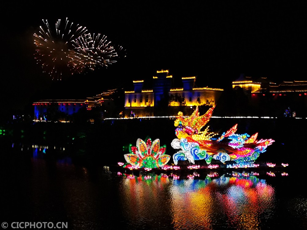 广东:花灯之乡亮灯迎客