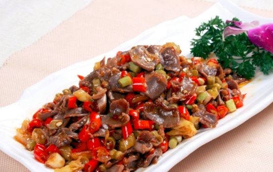 色香味俱全,麻辣鲜香的酸辣鸡杂,一道让人食欲暴增的美食