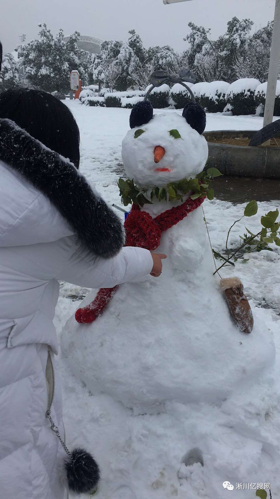 农村推雪人照片图片