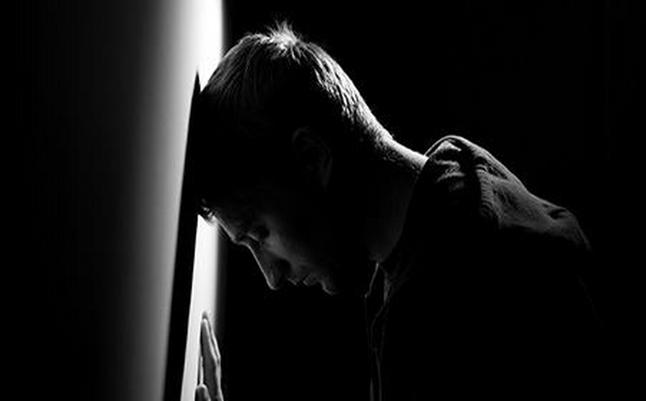 【一旦人得了抑郁症,通常会有以下几种表现】 ①情绪特别低落,对什么