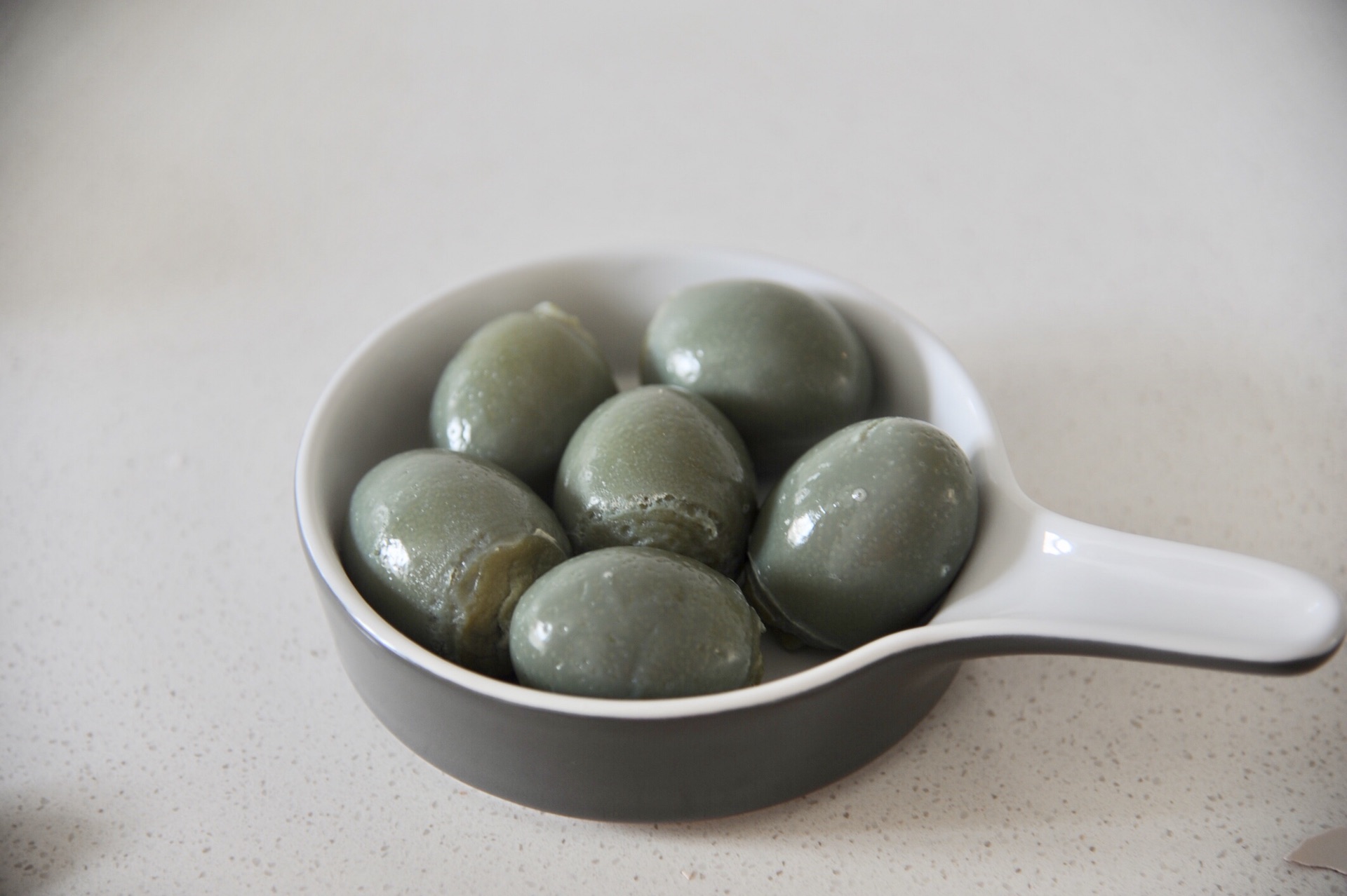 夏天,鸡蛋别炒着吃了,教你一种新做法,软嫩q弹,比凉皮还好吃