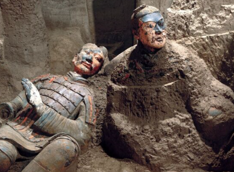 直击兵马俑发掘现场:图6为刚出土的彩绘俑,图9唯一