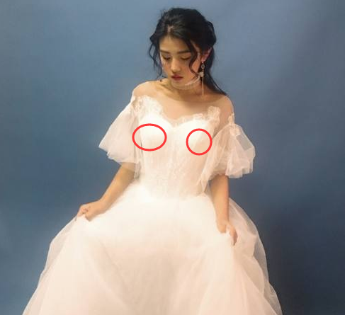 小娇妻真空试婚纱,两粒红豆若隐若现,这样围观别人老婆不太好吧