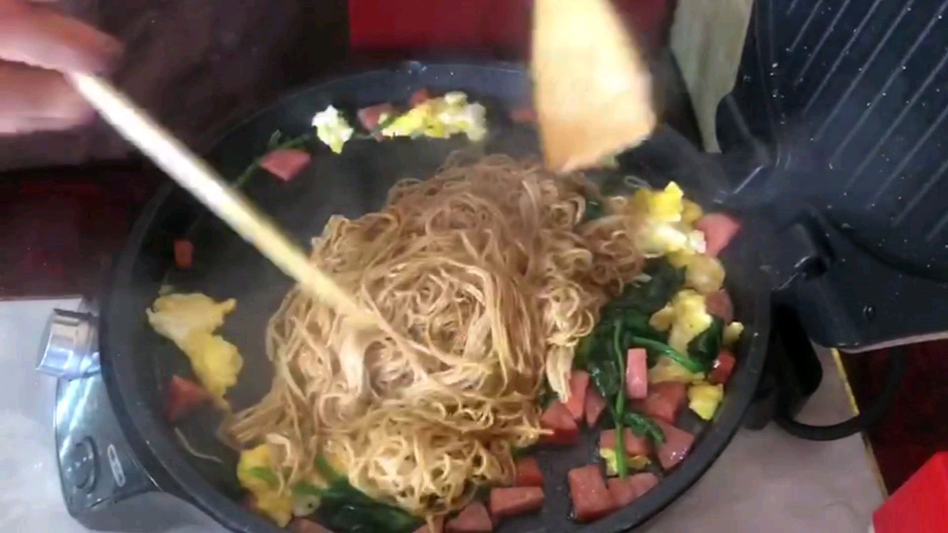 懒人做饭热干面~做法简单,非常好吃
