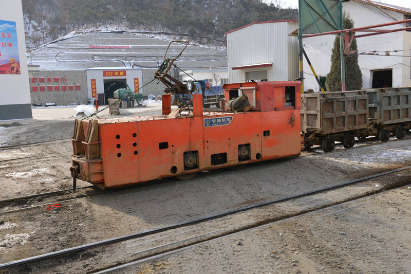 电机车电阻司控器使用时间过长会出现触头表面凹凸不平的情况,以下为