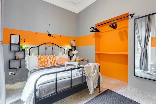 使用橙色的室内装饰设计,提升清爽感和摩登感