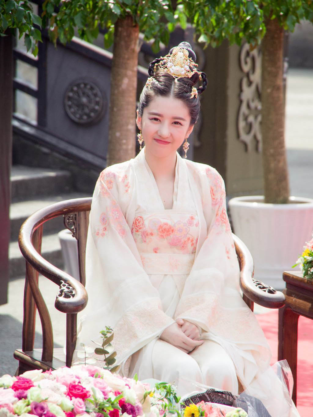 她出演少年苏语凝走红,将在2018版《神雕侠侣》中扮演小龙女