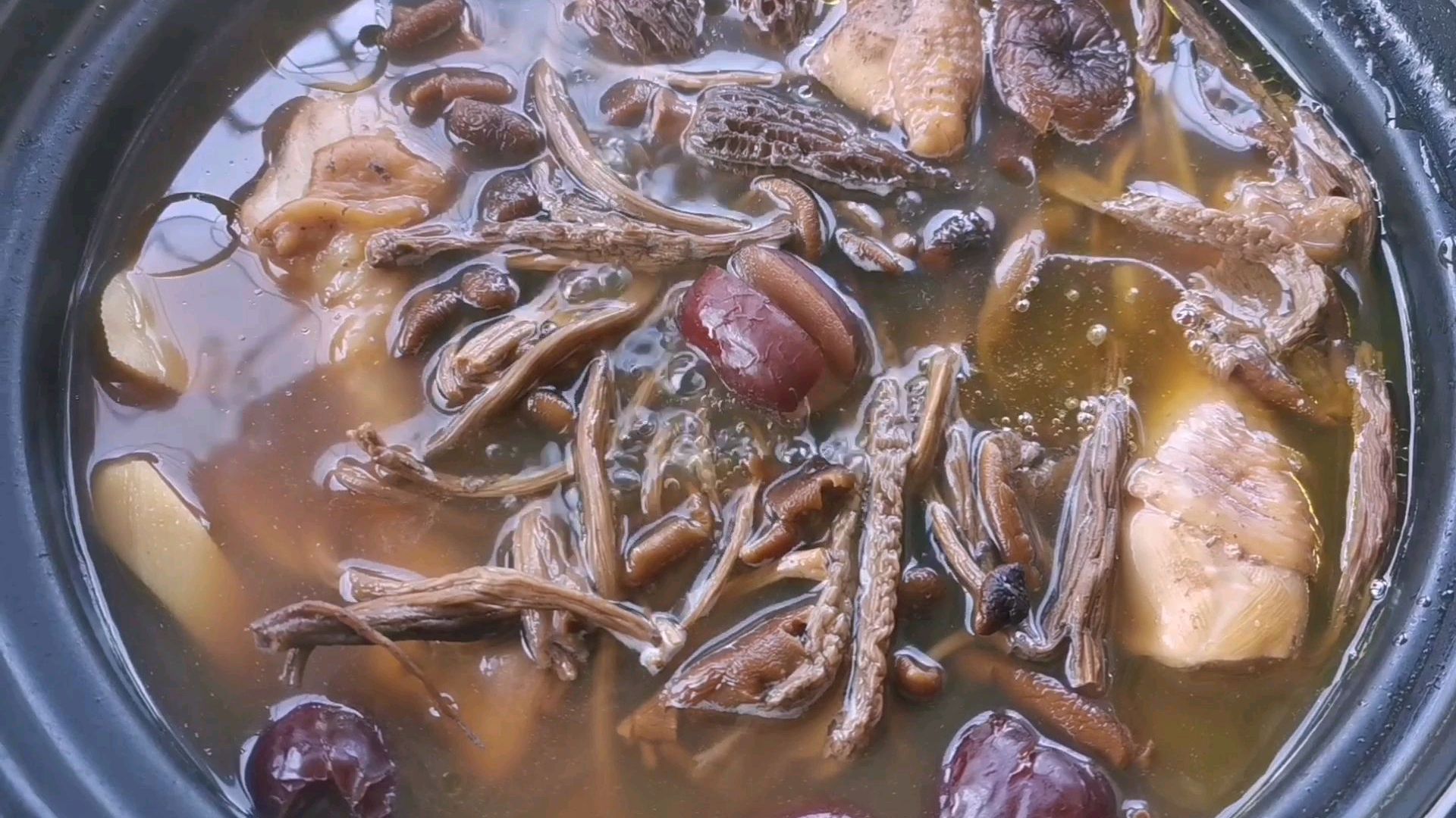 小孩子经常感冒抵抗力差,老广教你煲汤调理小秘诀,快收藏起来吧
