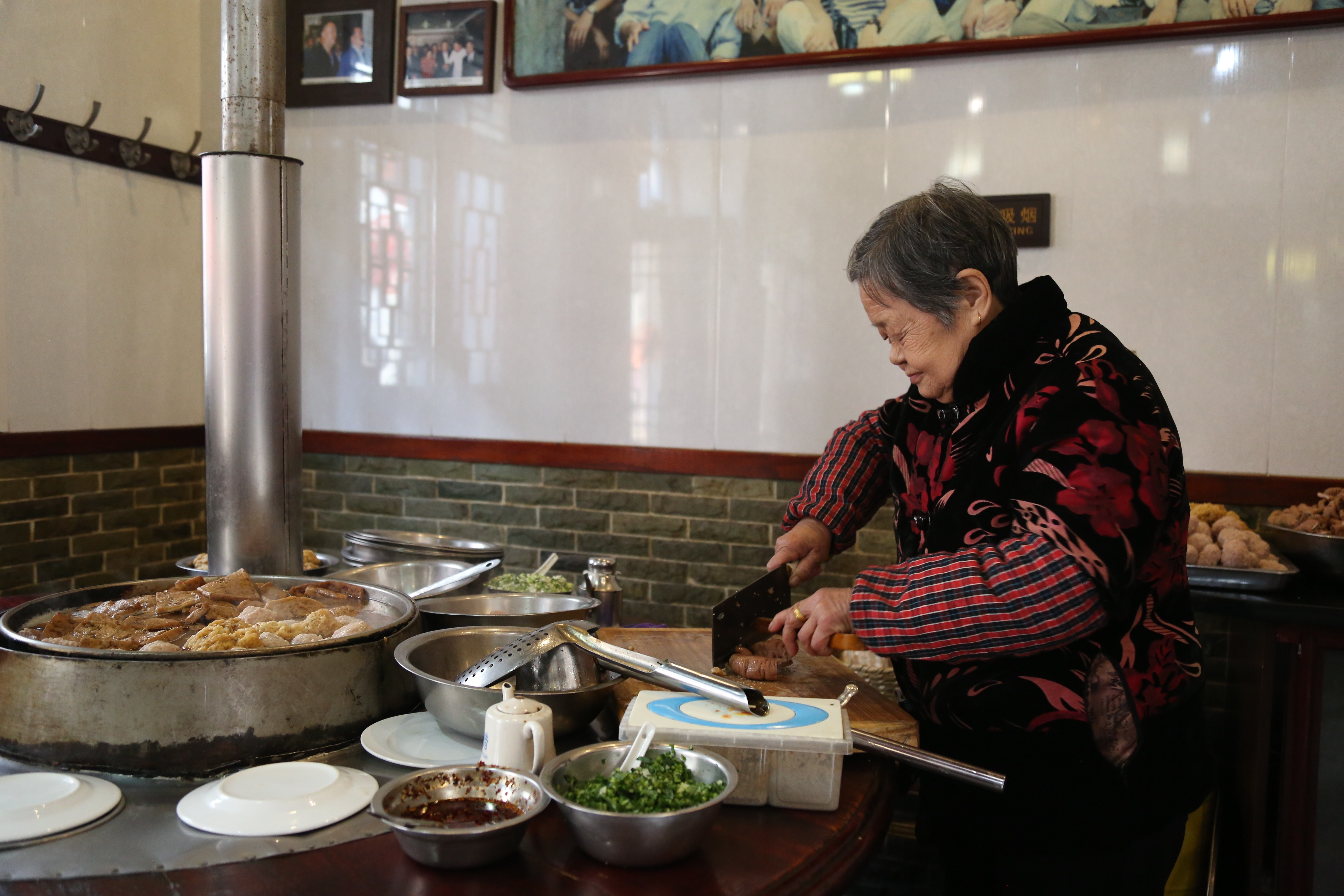 周村83歲老太開店給明星做煮鍋月入10萬