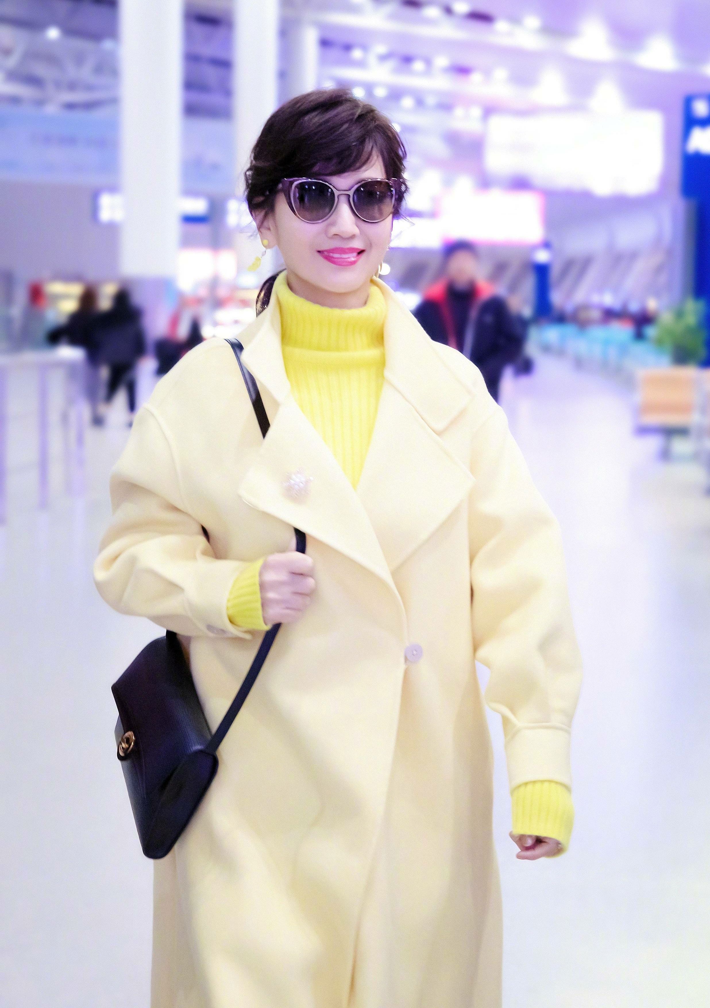 65岁的赵雅芝跟我奶奶同岁,但我真的不敢喊她奶奶,喊姐还差不多