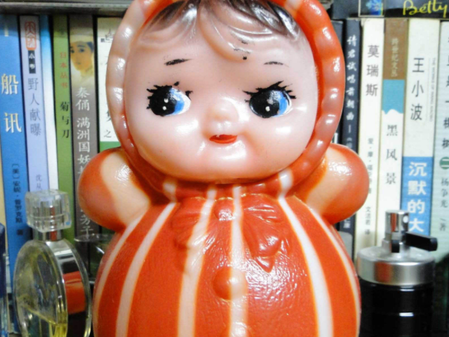 不倒翁又叫扳不倒儿,一直是孩子们的玩具,和唐朝捕醉仙有关