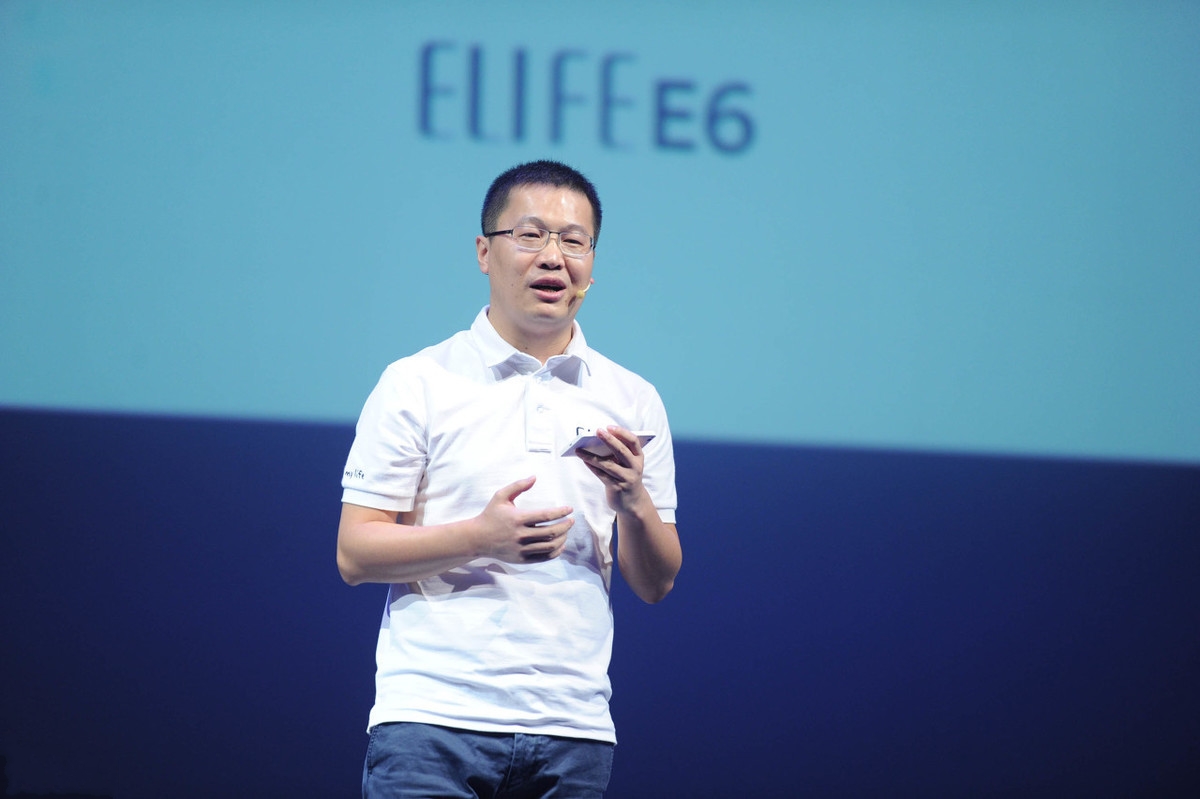 雷军发微博公布金立原总裁卢伟冰加入小米 担任小米副总裁