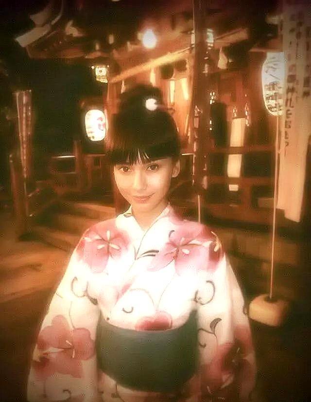 被angelababy旧照美到,和服造型好清纯,齐刘海更是显甜美