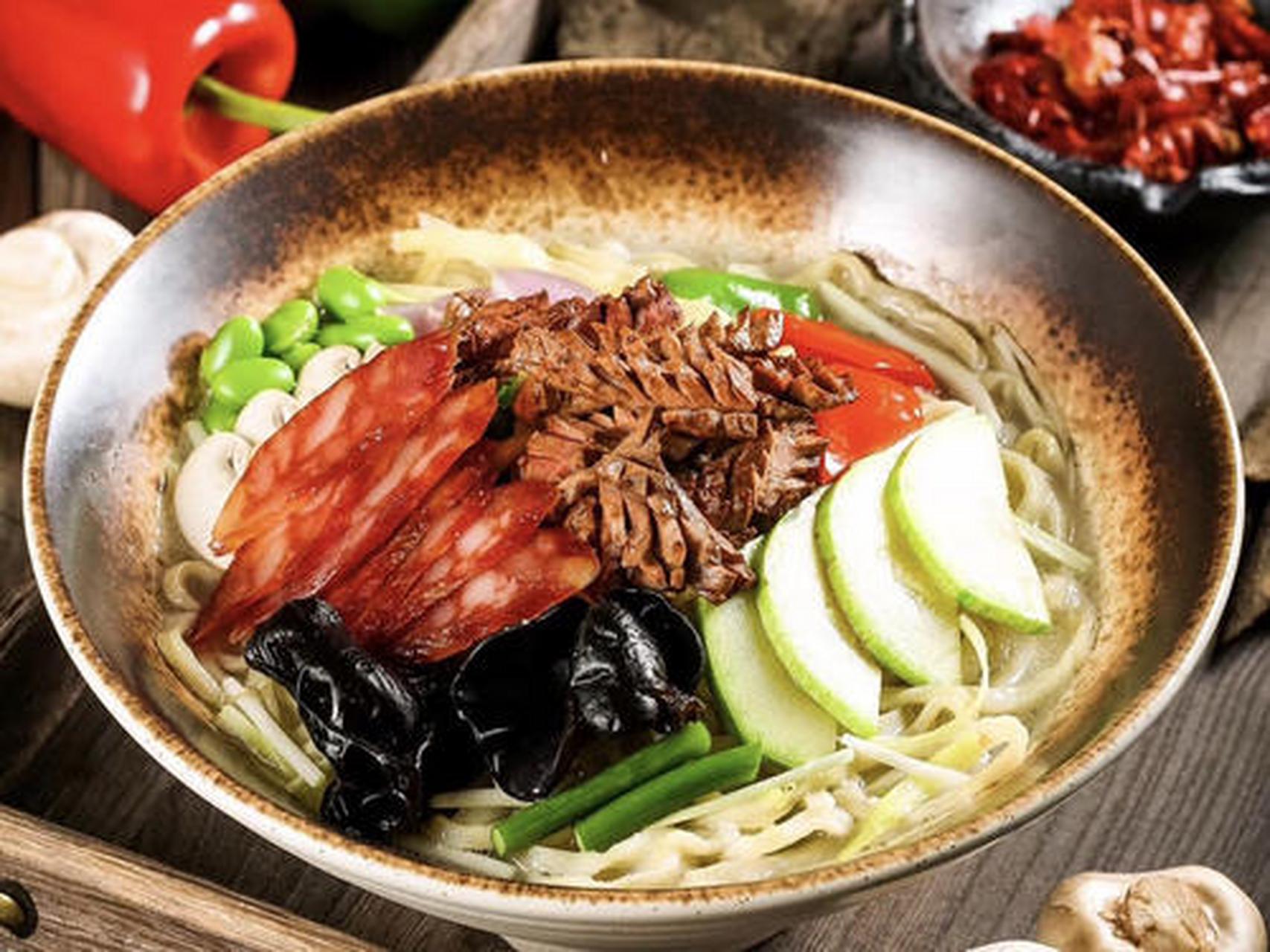 杠子面是位于贵州汉族特色小吃之一.