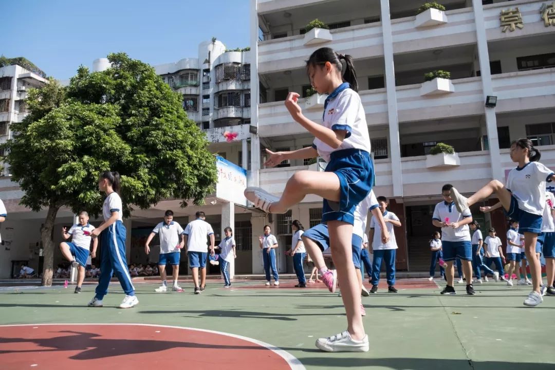 肇庆开展传统体育项目进校园!学生体验毽球运动乐趣