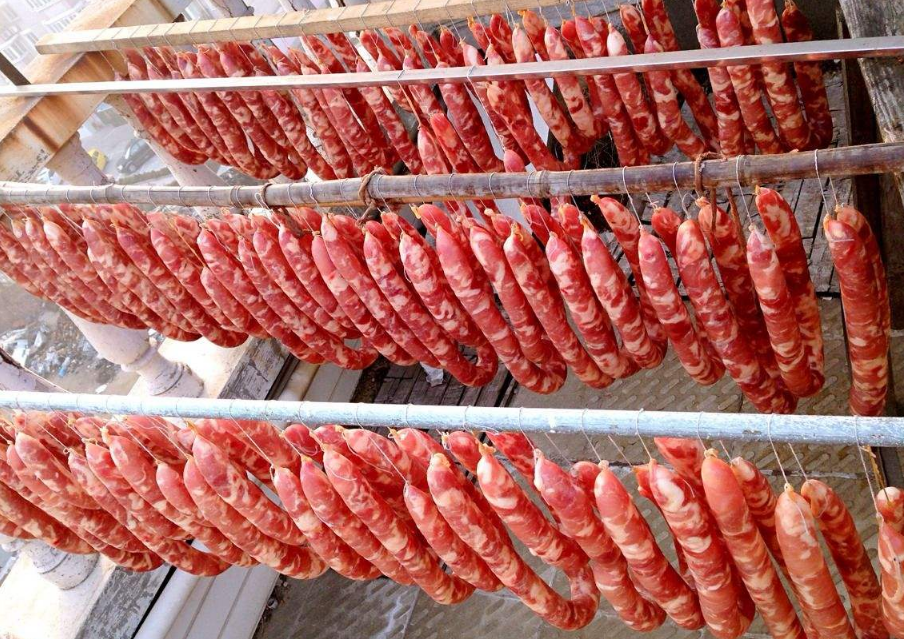 灌好的香肠,到底能不能直接晒?太多人弄错了,难怪香肠油腻难吃