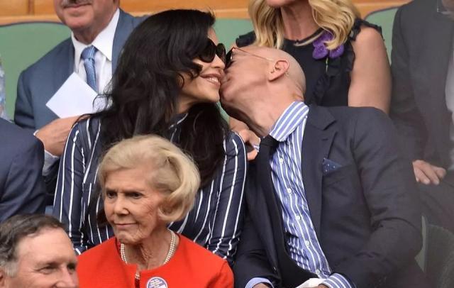 ""世界首富携新女友共度圣诞,乘14亿巨型邮轮,7月才与结婚25年前妻